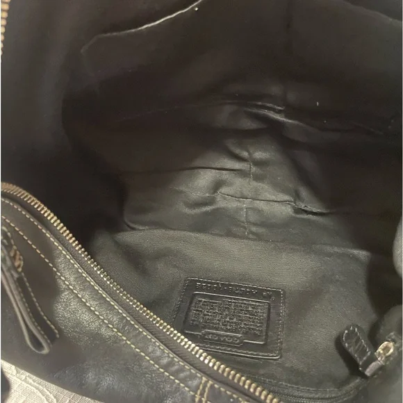COACH Soho Hobo black leather bag chrome hardware zipper white topstitch detail - Picture 12 of 16